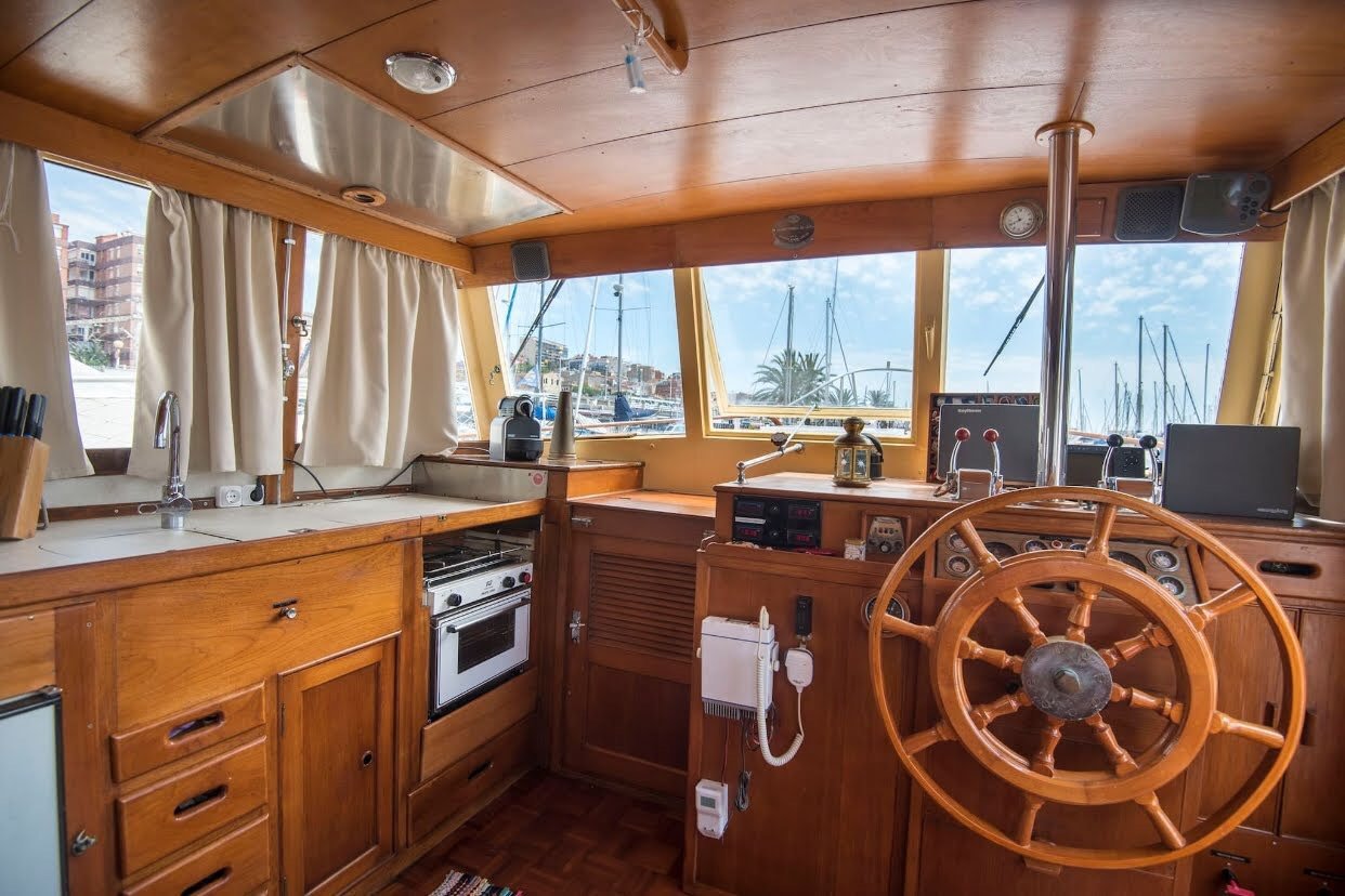 grand banks 42 classic interiores